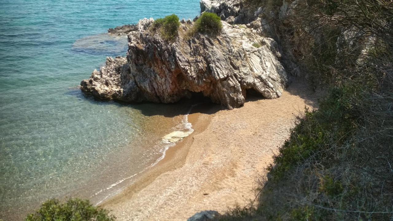 Aiolos Kalamaki  Luaran gambar